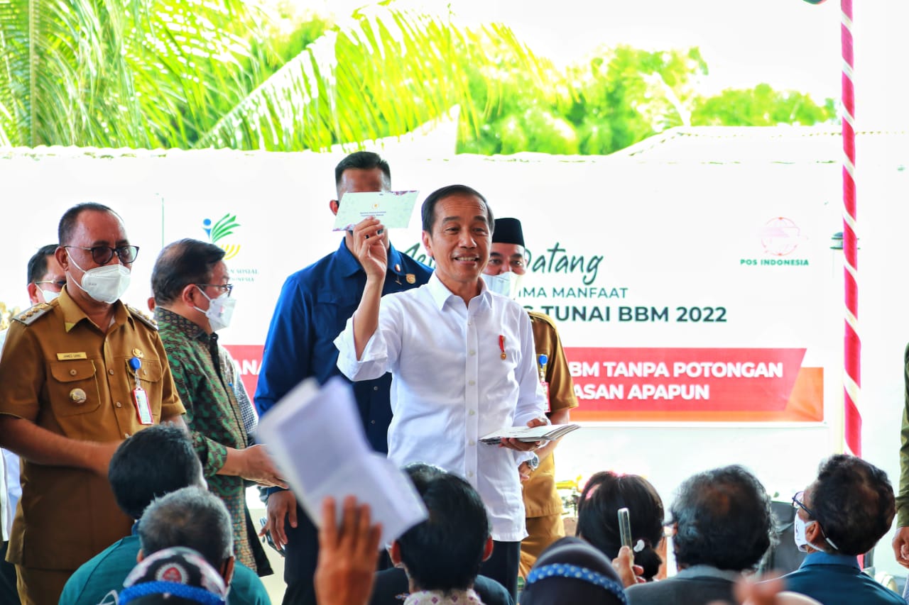 Presiden RI Joko Widodo Salurkan Bantuan Sosial di Provinsi Maluku Utara